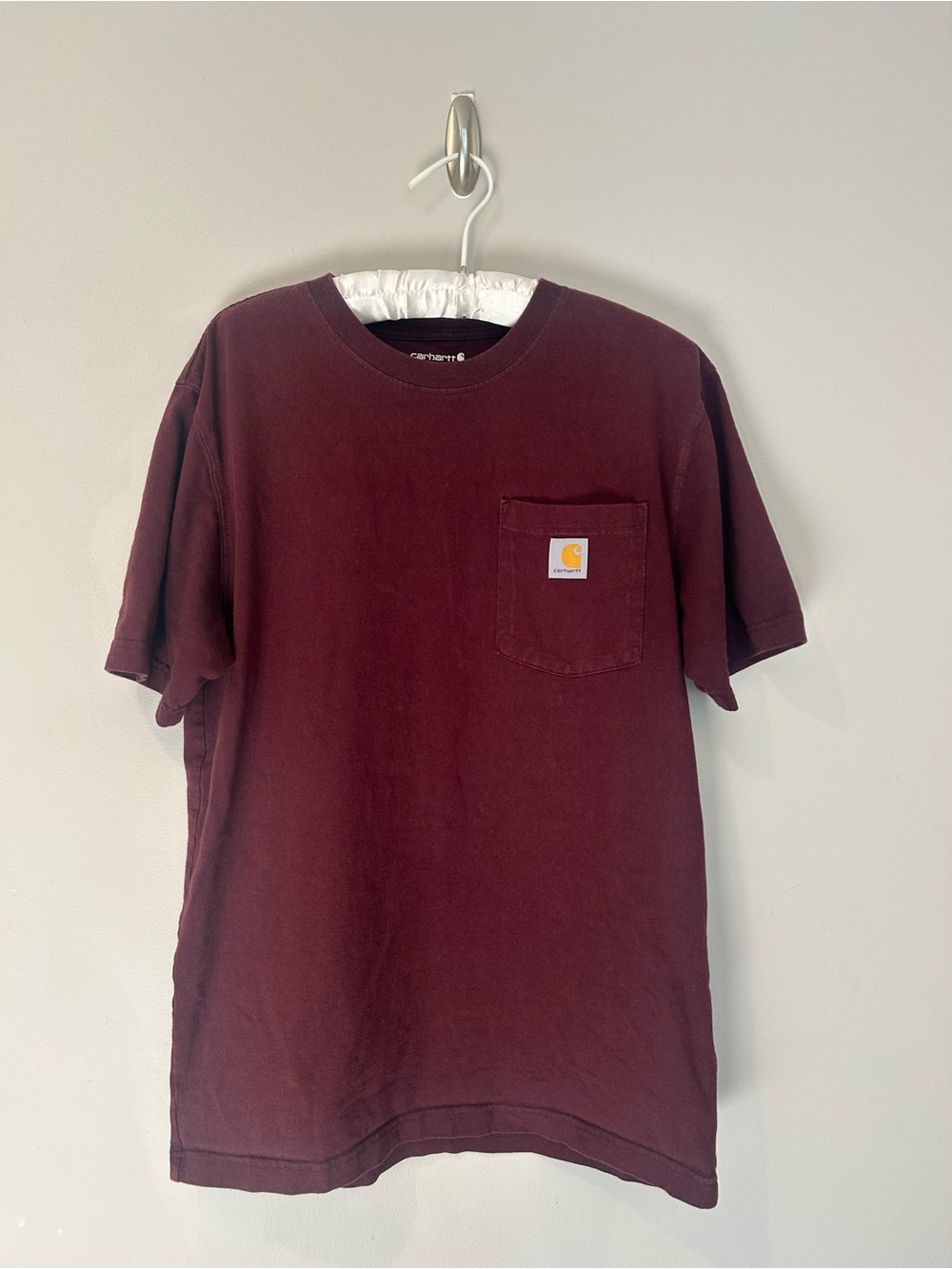 Men’s Carhartt Short-Sleeve Pocket Tee in Burgundy Wine, size Small